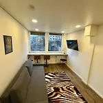 комфортная современная студия в центре 4*