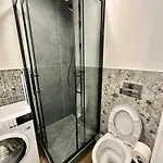 Szálloda комфортная современная студия в центре 4*