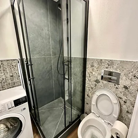 Hotel комфортная современная студия в центре 4*